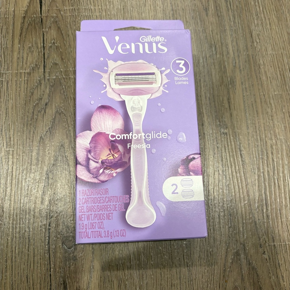2/$10 NEW Gillette Venus comfort glide freesia razor shaving